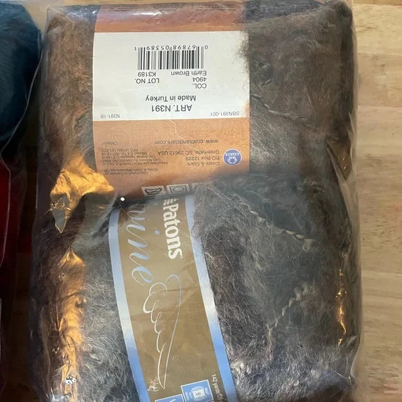 New Bundle Of Yarn Different Color - Picture 2 of 11